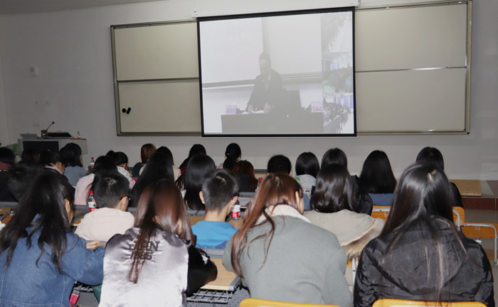 学习十九大精神专题辅导报告会分会场现场.jpg