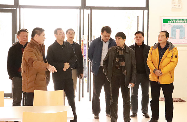 唐咸仅书记在学院食堂调研.jpg