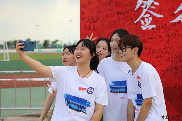 c1f2905d734647a5bacb2beb2a0192c3.jpg